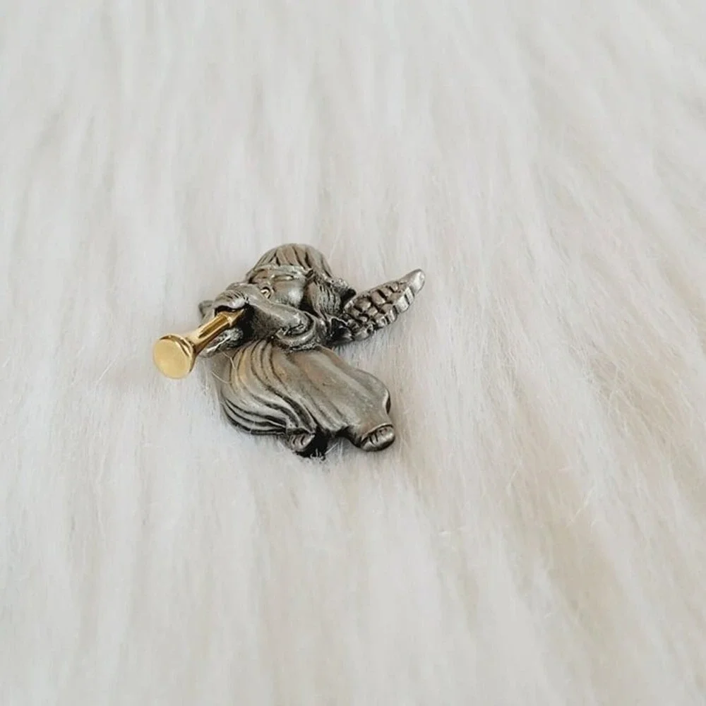 Vintage Daria Signed Pewter Angel Playing Gold Tone Horn 1.25